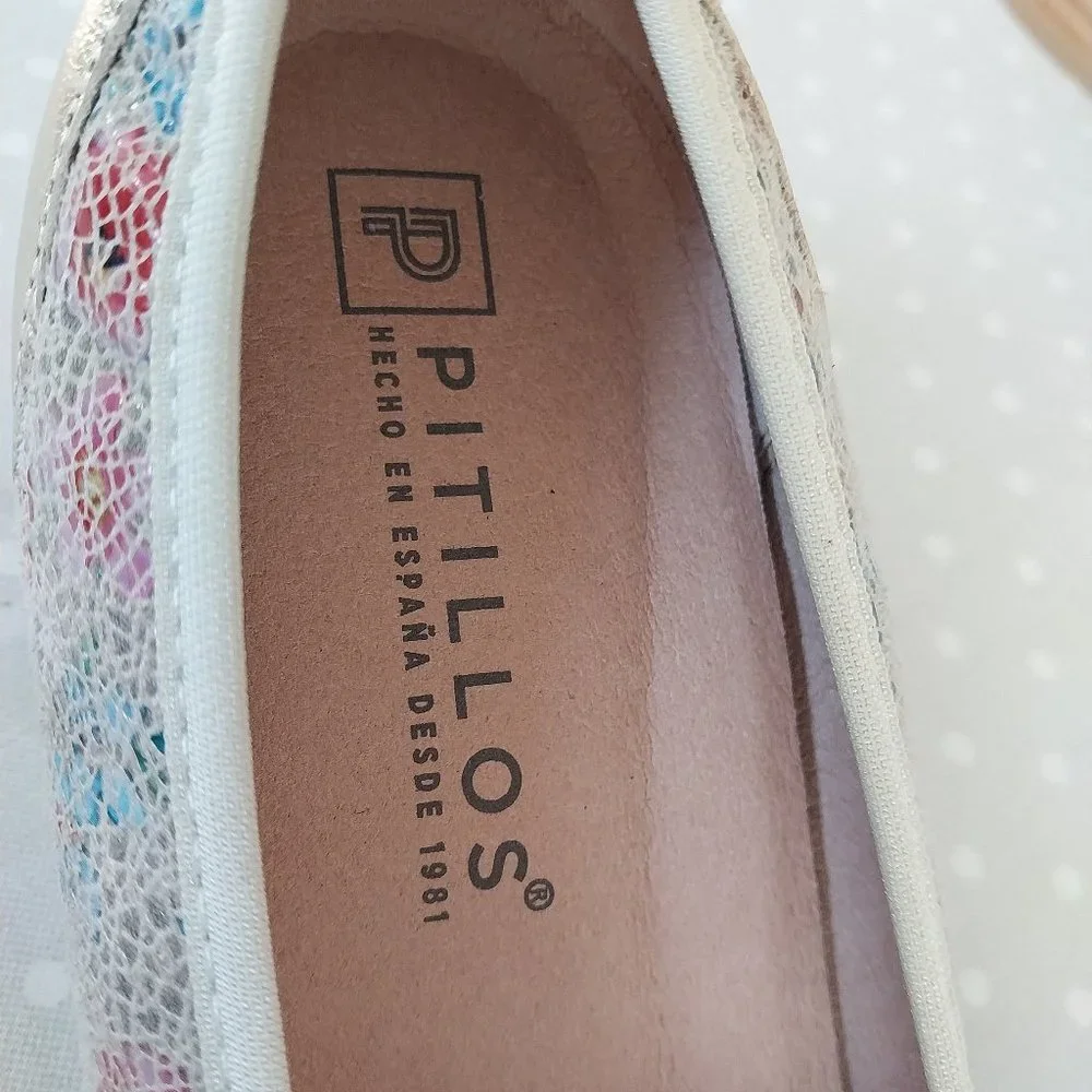 Pitillos Metallic Pale Gold Floral Mosaic Block Heel Cap Toe & Heel Pump NBOB